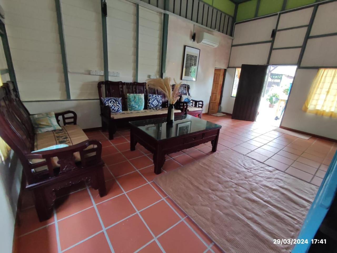 Sayang Di Kaki Bukit Homestay Near Icon City บูกิต เมอร์ตาจัม ภายนอก รูปภาพ